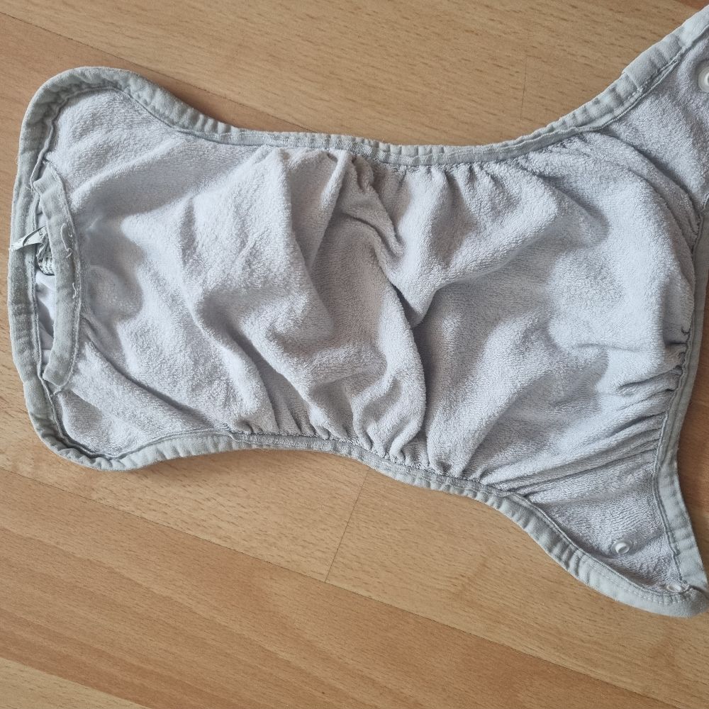 Zwei Bamboolik Höschenwindeln mit Einlagen