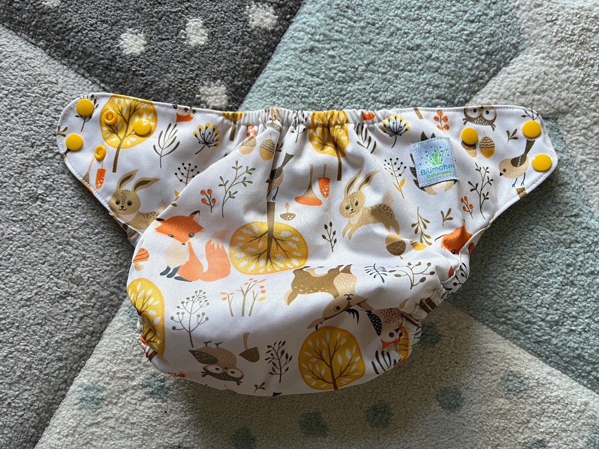 Blümchen Überhose One Size mit Druckknöpfen Blümchen Überhose One Size mit Druckknöpfen
