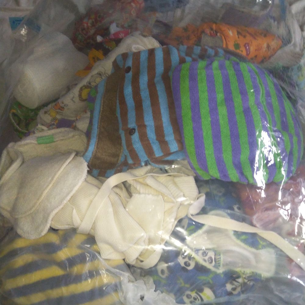Verschiedene Stoffwindeln plus Überhosen plus Zubehör