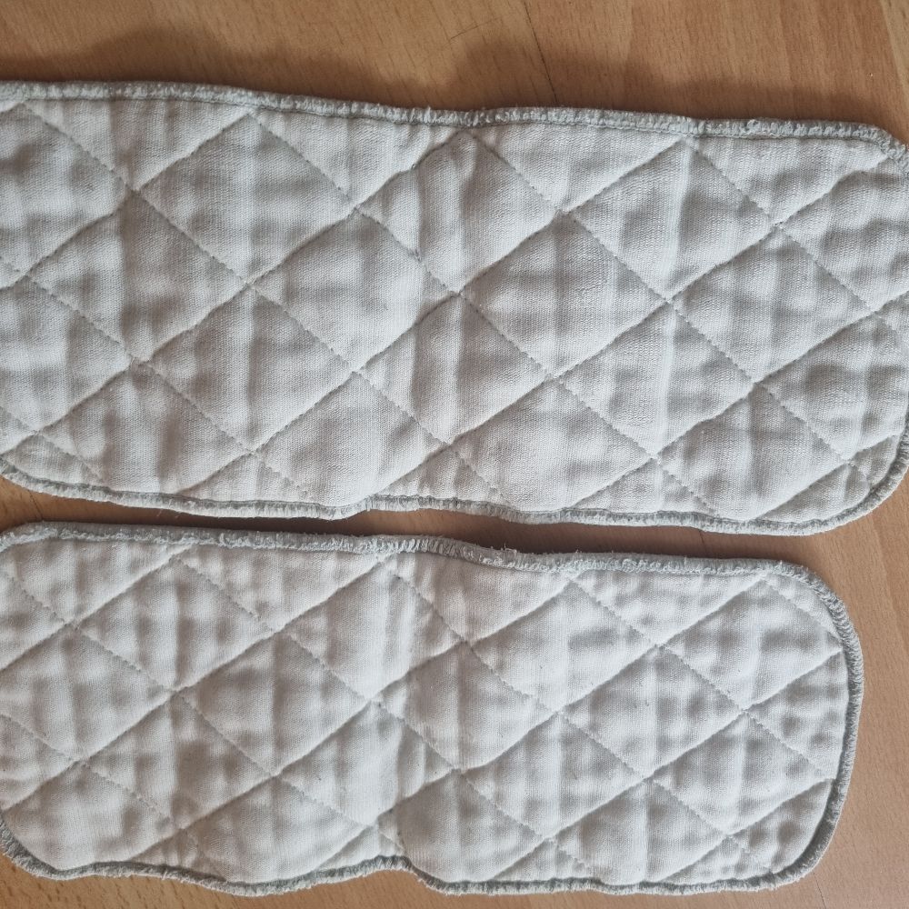 Zwei Bamboolik Höschenwindeln mit Einlagen