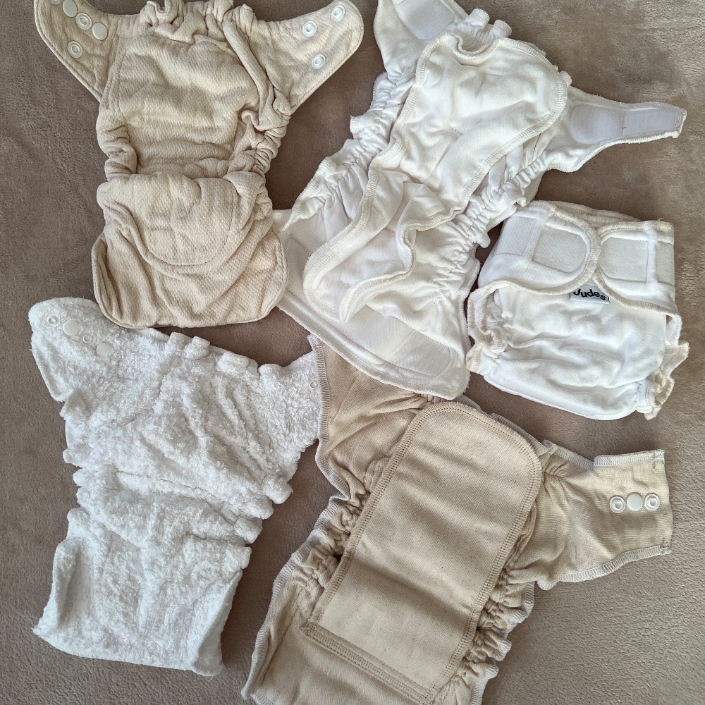 Verschiedene unbenutzte Höschenwindeln