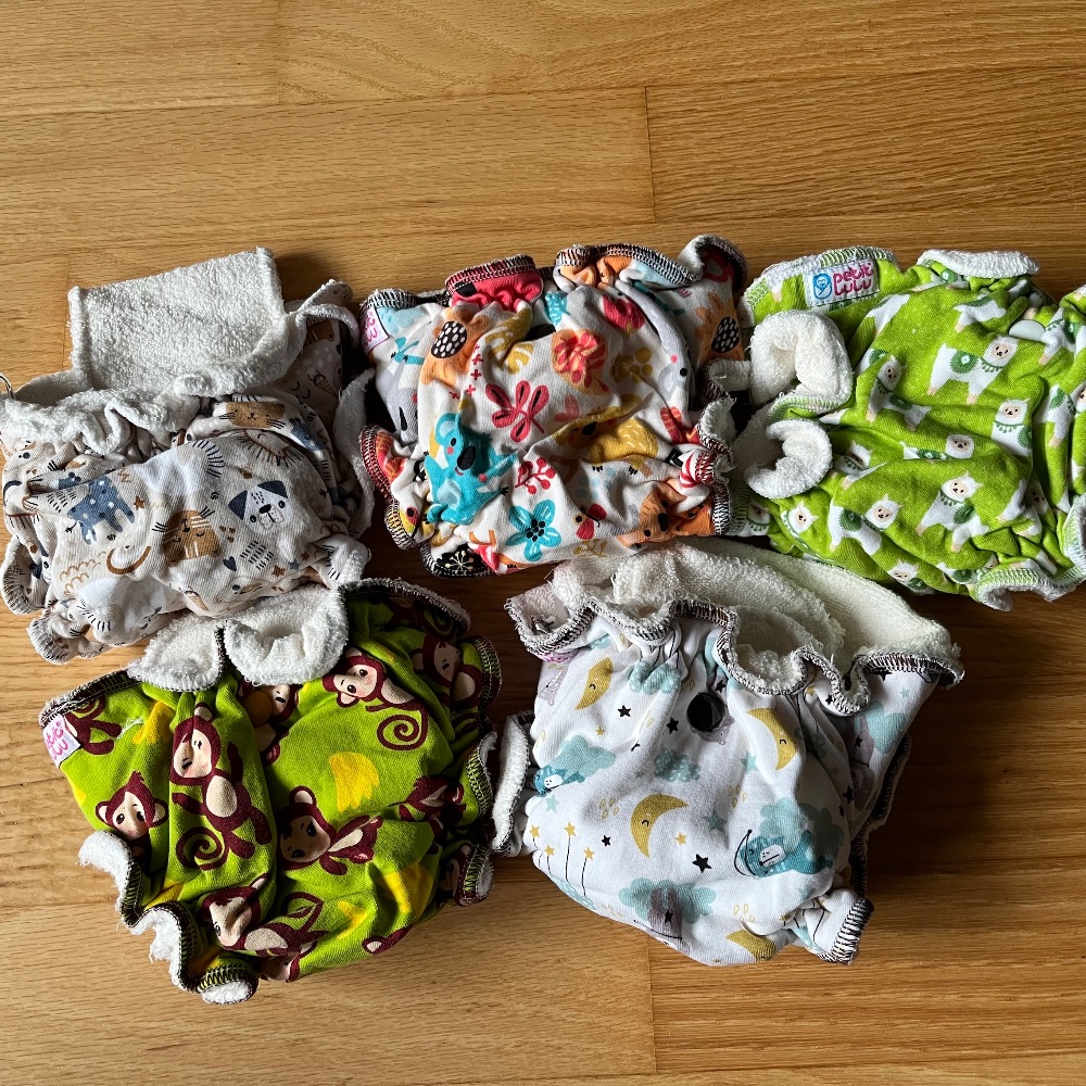 Stoffwindelpaket mit 5 x avo-cado Stoffwindel und 5 x Petit Lulu Höschenwindel
