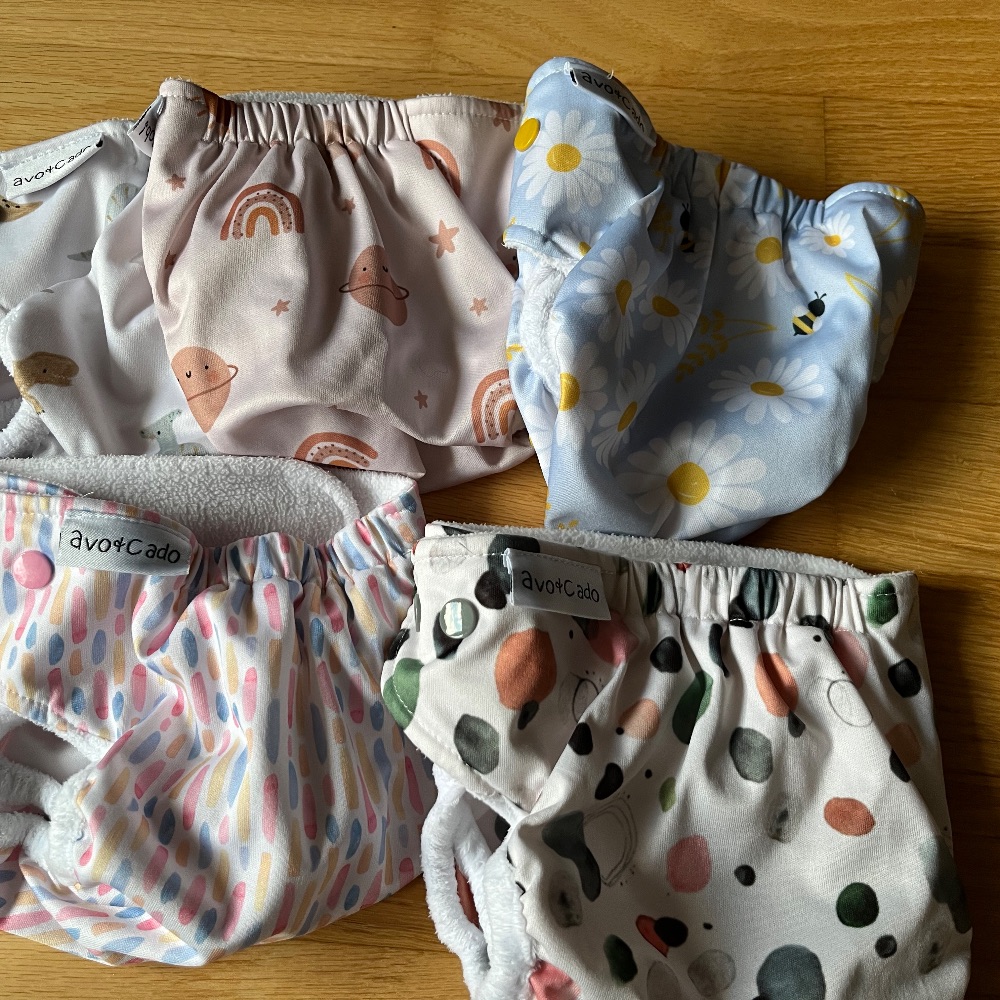 Stoffwindelpaket mit 5 x avo-cado Stoffwindel und 5 x Petit Lulu Höschenwindel