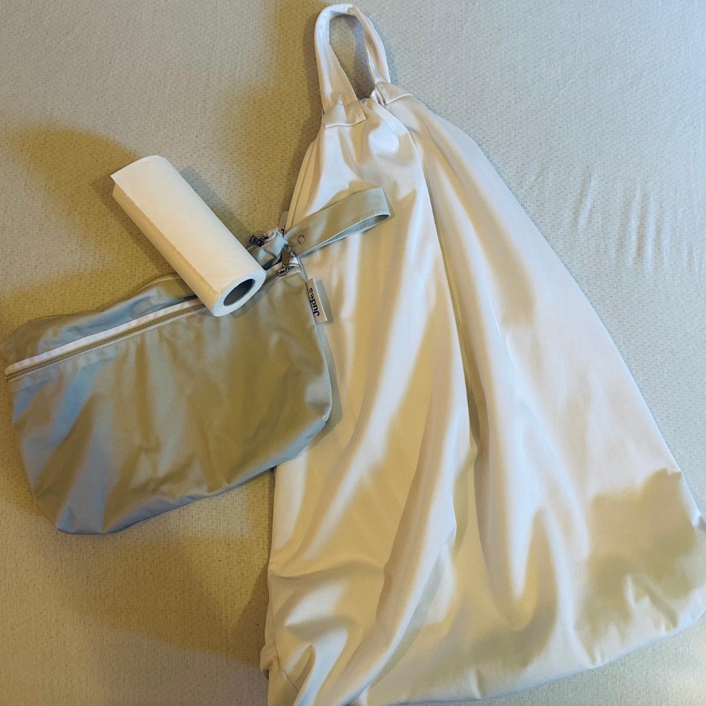 Großes Set der Marke Judes in Größe 2 mit 22 Innenwindeln, 6 Überhosen, zwei Windelbeuteln und vielem mehr