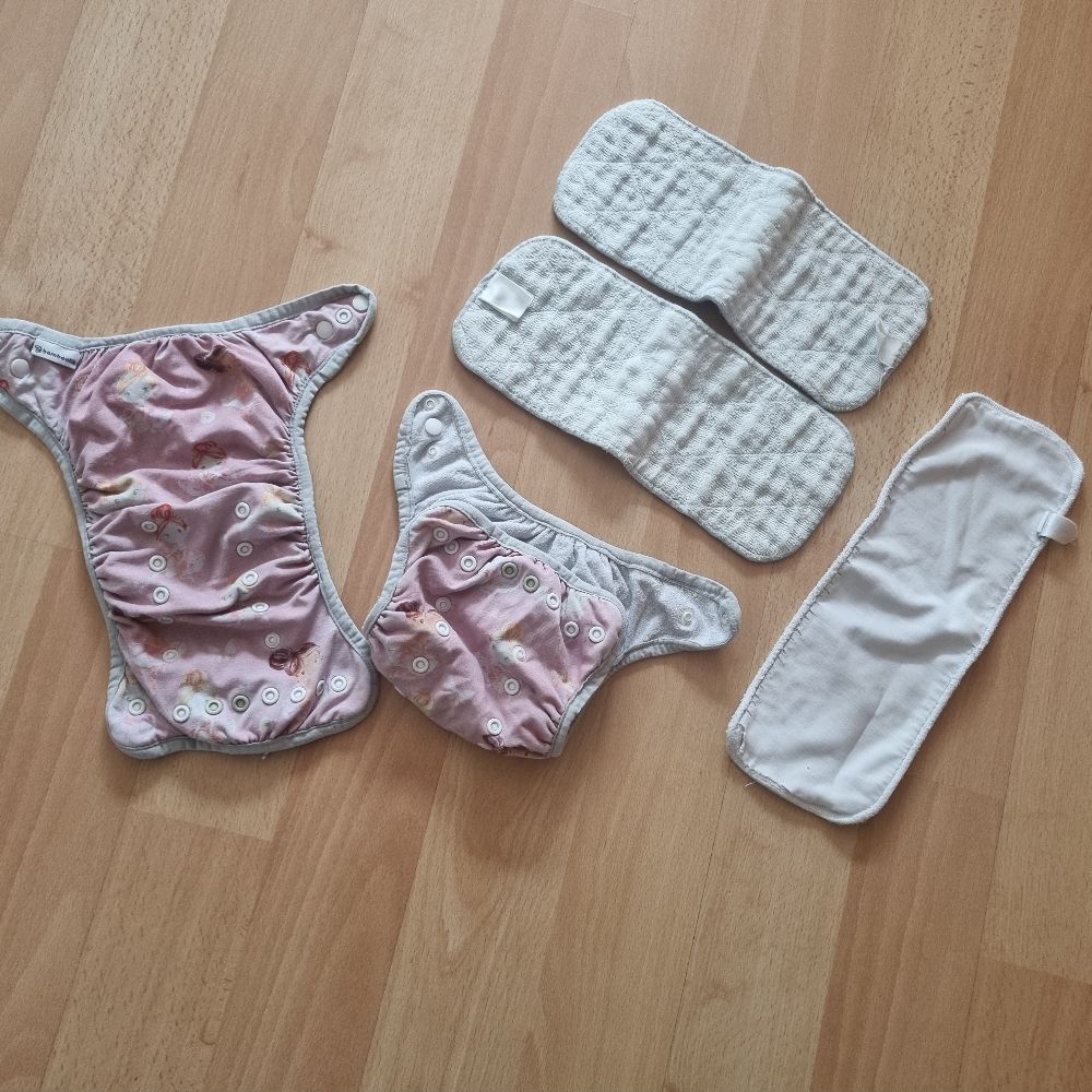 Zwei Bamboolik Höschenwindeln mit Einlagen